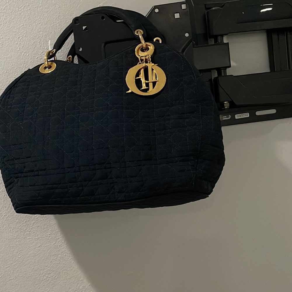 CHRISTIAN DIOR